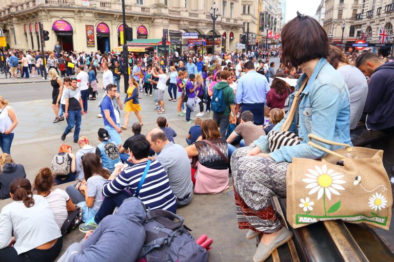 London,,Uk, ,July,9,,2016:,People,Visit,Piccadilly,Circus